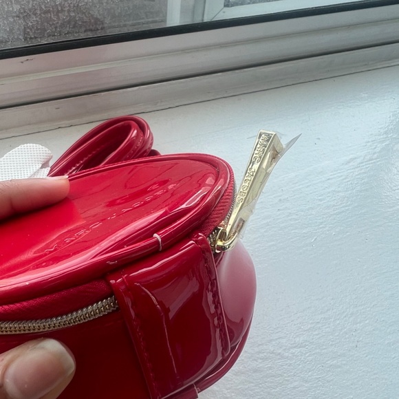 Marc Jacobs Mini Red Patent Leather Circle Purse Crossbody Bag 4" Canteen - Picture 3 of 4